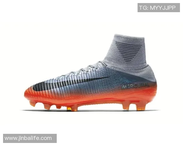 C罗同款足球鞋，彰显运动风采，提升球场表现与舒适度的完美选择