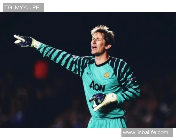 足球球星舔狗瞬间曝光 网友热议球场背后的另类情感表达 足球球星舔狗瞬间曝光 网友热议球场背后的另类情感表达